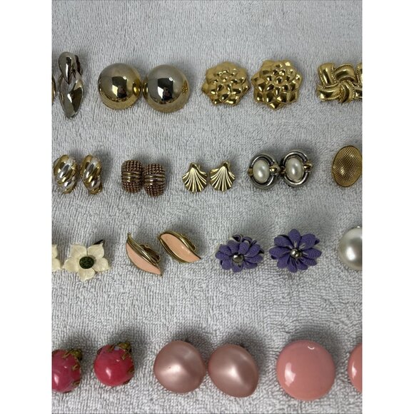 Vintage Lot Of Clip On & Screwback Earrings Over 60 Pairs - Picture 3 of 9